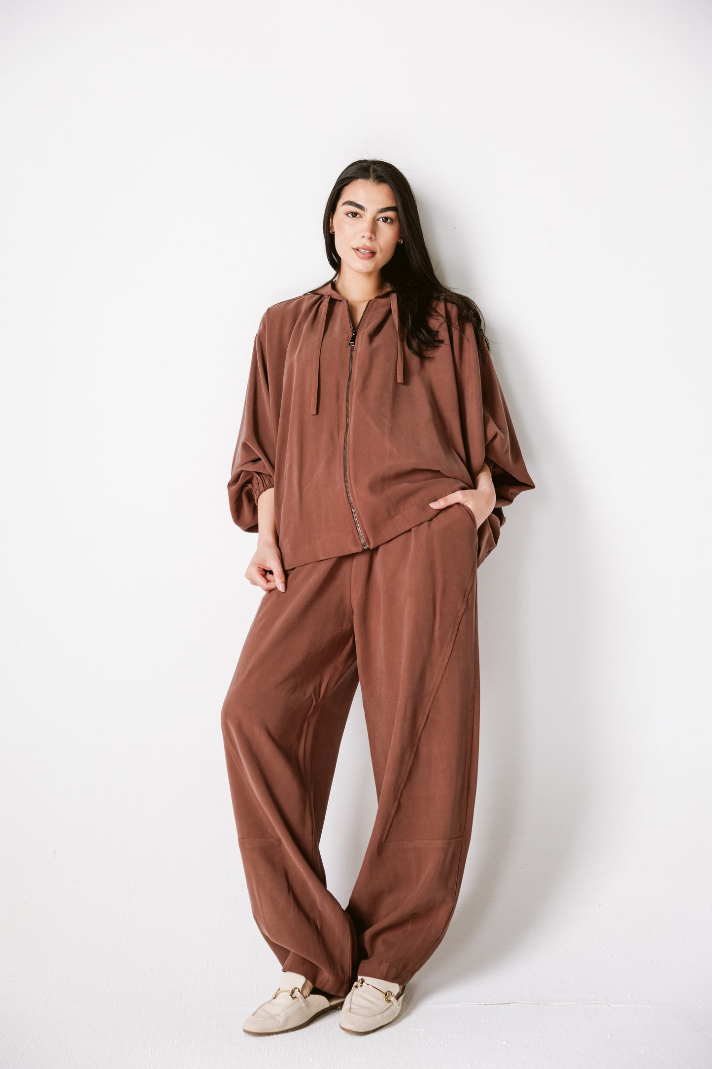 Off Duty Set In Brown